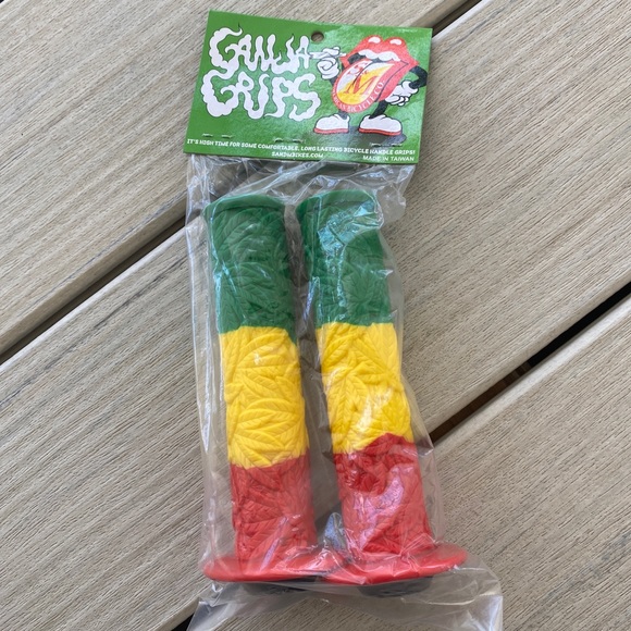 COPY - S&M GANJA RASTA GRIPS GREEN BMX BIKE GRIP REVENGE ODYSSEY CULT PRIMO GT … - Picture 4 of 4
